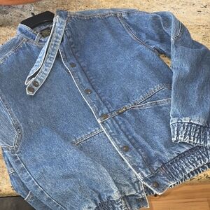 RARE VINTAGE LIKE NEW DENIM JACKET! 😍
